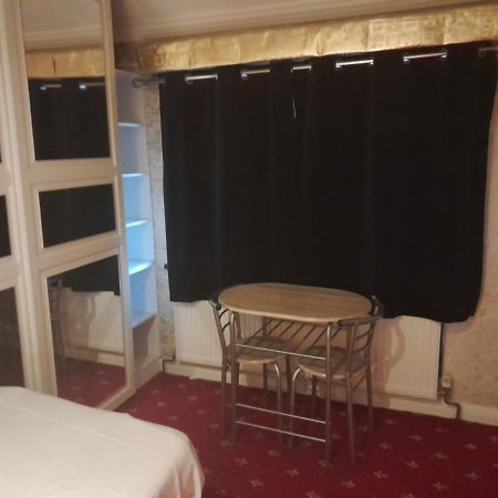 شقة Lovely 1-Bed Studio In لندن المظهر الخارجي الصورة