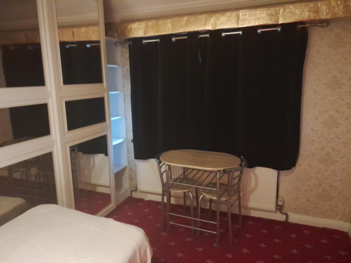شقة Lovely 1-Bed Studio In لندن المظهر الخارجي الصورة